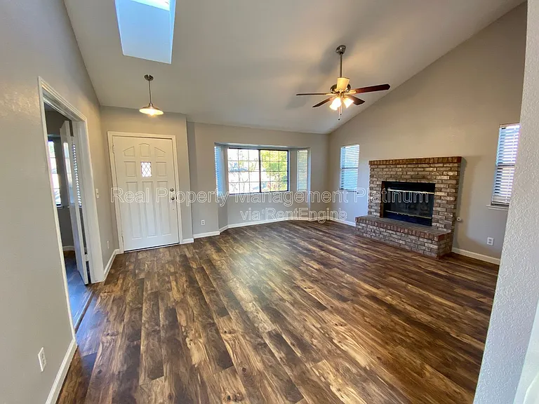 391 Armstrong Ave — Photo 11