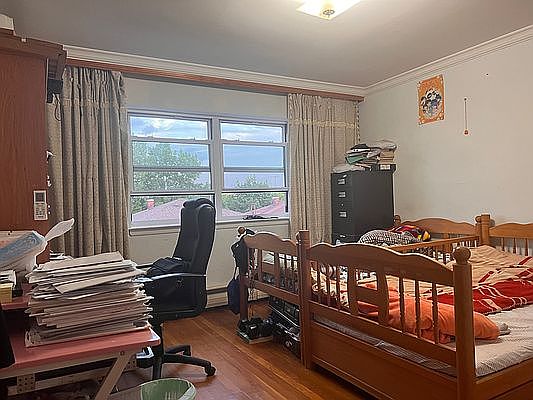 3rd image of 9-15 129th St #2