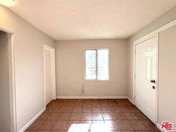 4th image of 823 E 111th Dr #1/4