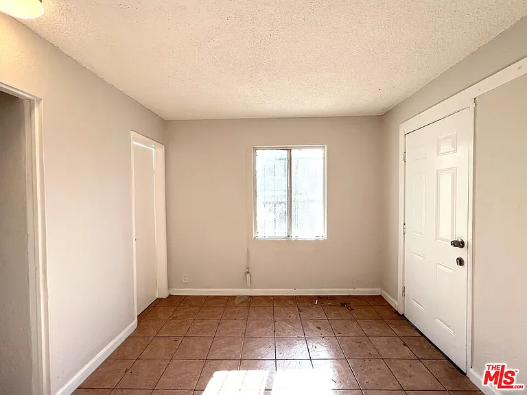 823 E 111th Pl #1/4 — Photo 4