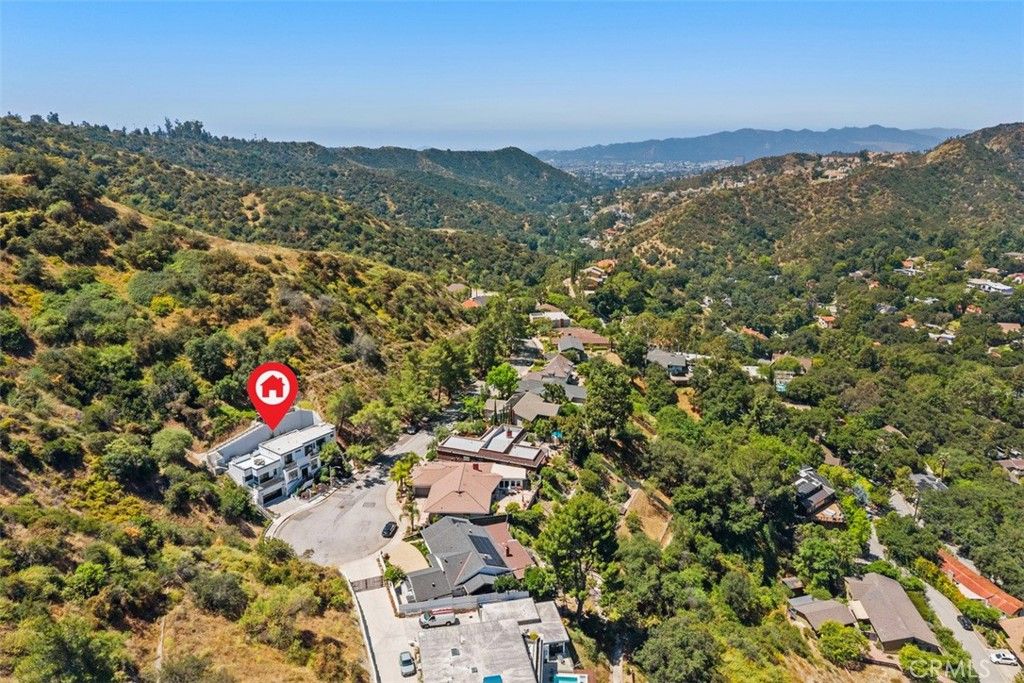 3060 Hollywell Place 2