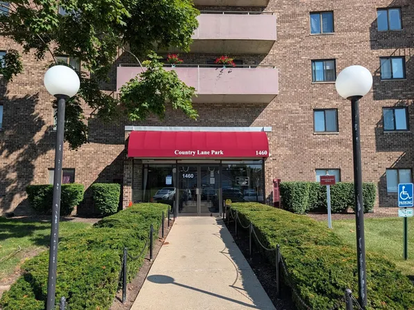 1460 Fairlane Dr APT 202, Schaumburg, IL 60193