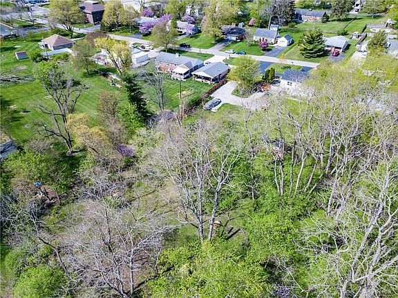 4th image of 1066 Meadow Dr