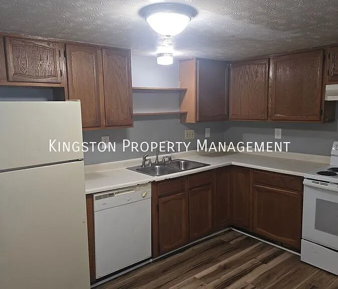 122 Bradford Dr — Photo 6