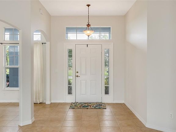 5th image of 920 S Lakes Way SW