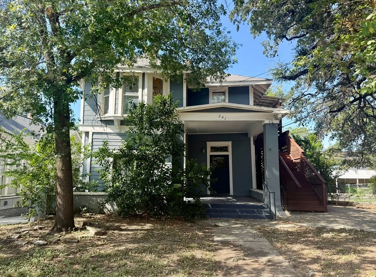 1-bedroom, 1-bathroom unit in Historic home off Broadway Move-In Ready! — Photo 1
