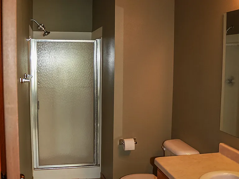 1215 E Bremer Ave — Photo 5