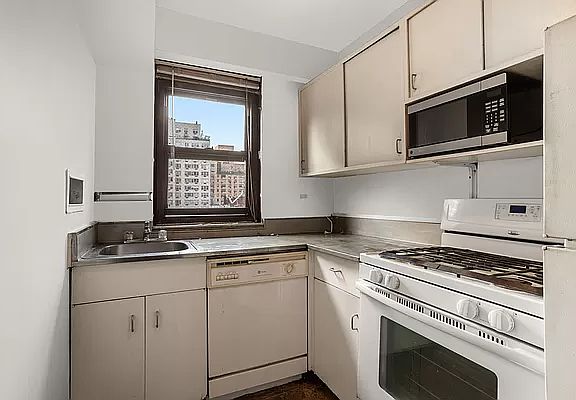 4th image of 333 E 75th St APT 11F