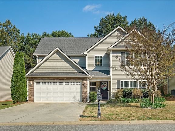 2nd image of 114 Gallant Ln