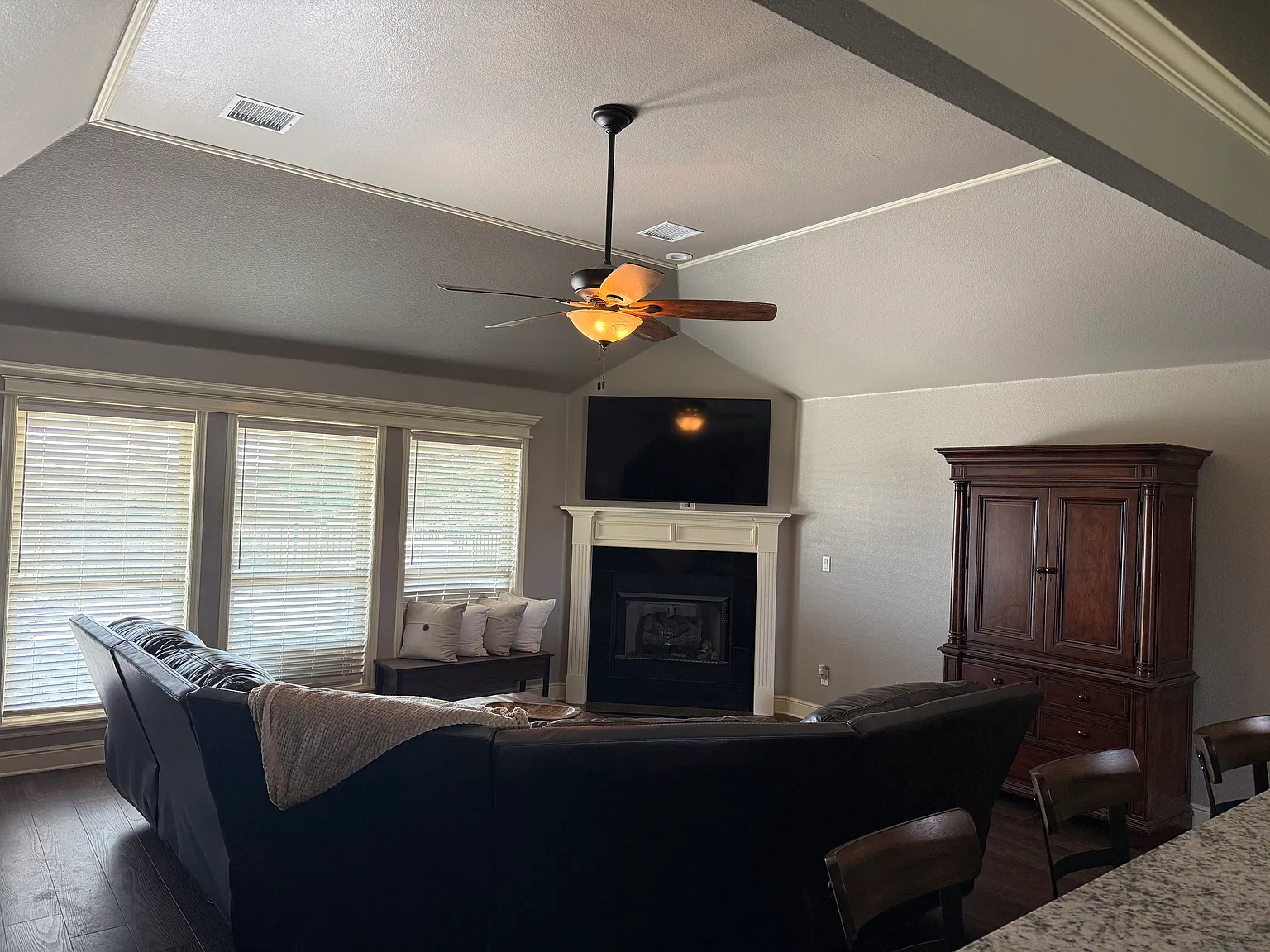 4 bed, 2229 sqft, $2,850 — Photo 3