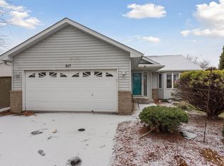 917 Sparrow Rd, Waconia, MN 55387