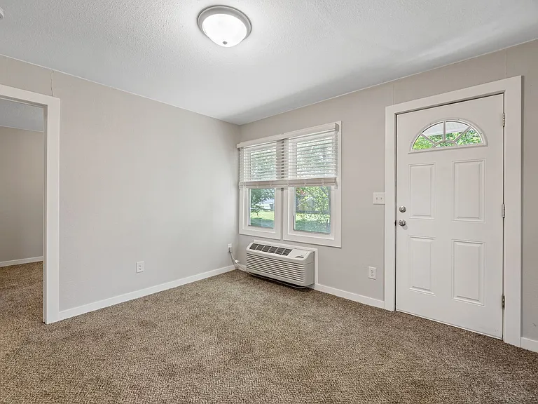 429 N Piatt Ave — Photo 3