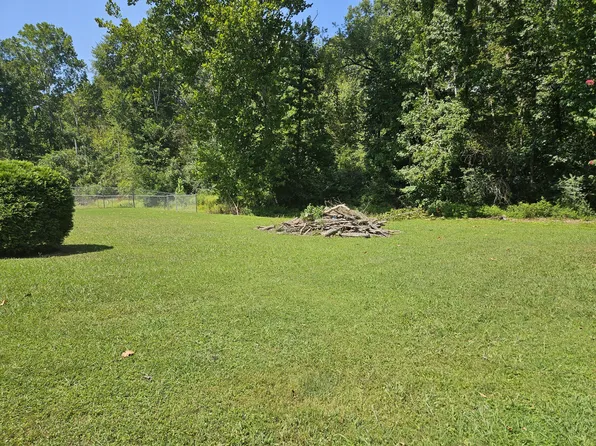 13787 Dell Dr, Soddy Daisy, TN 37379