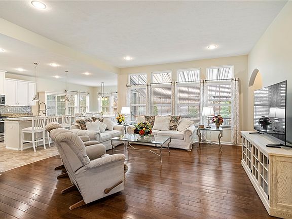 5th image of 113 Augusta Dr