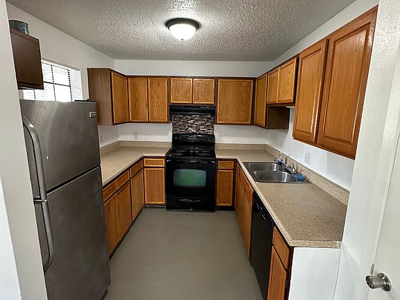 4th image of 113 Vieux Orleans Cir APT B