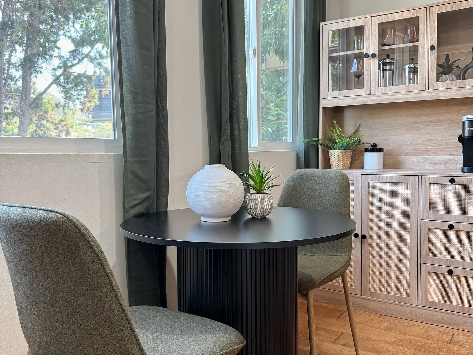 2 bed, 1.0 bath, $3,200 — Photo 3
