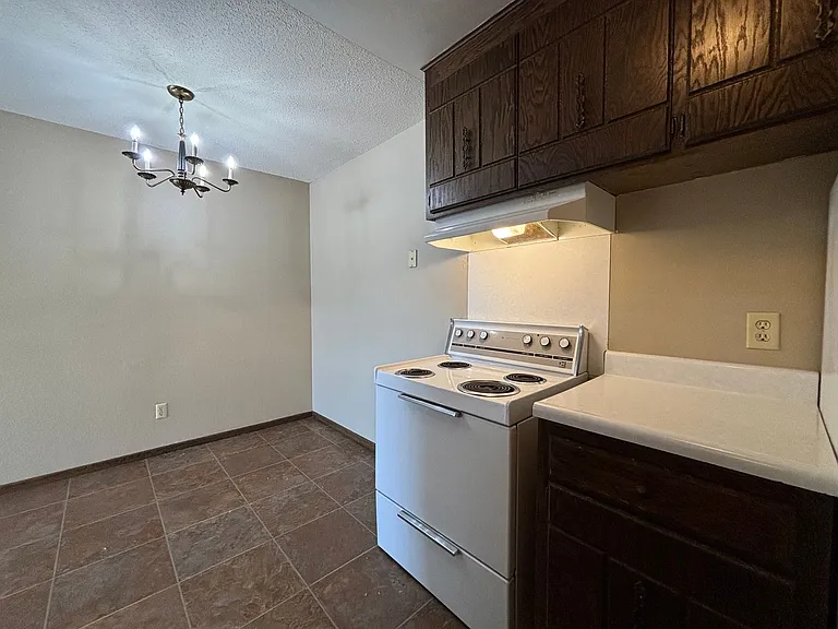 41 Arlington Ave West — Photo 3