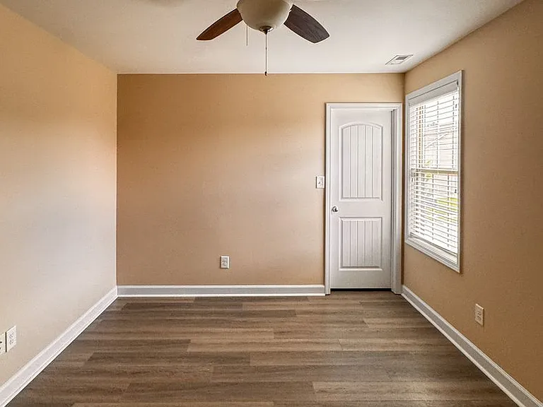 717 Saint Johns Loop — Photo 23