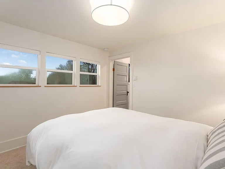 2417 N Overland Trl — Photo 26