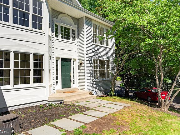 3rd image of 10202 Daylily Ct