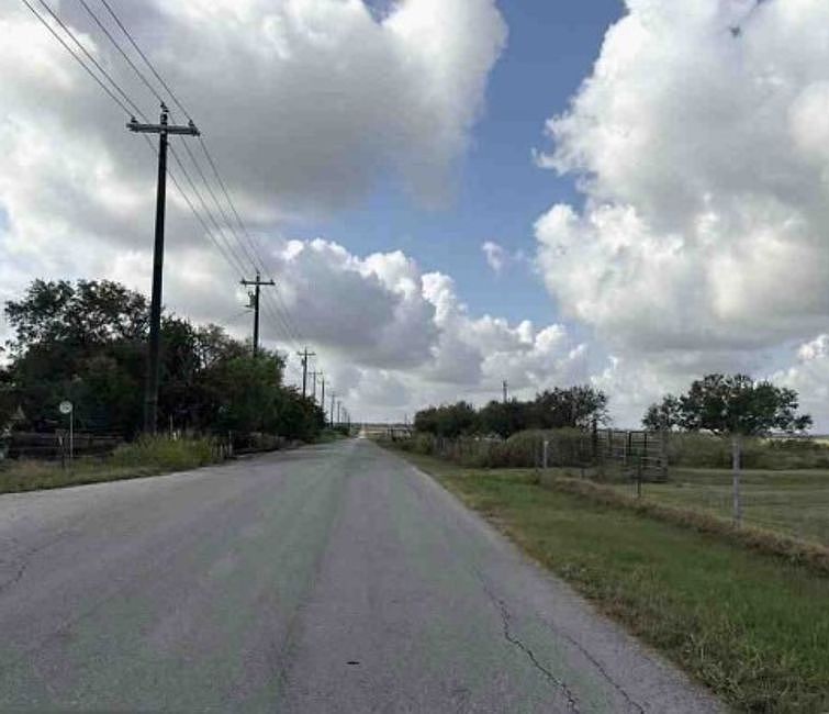 Exterior Neighborhood (street photo)
