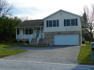 498 Mount Misery Rd, New Oxford, PA 17350