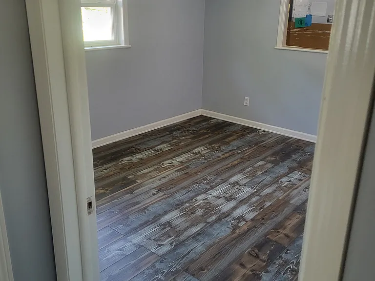 411 E Cross St — Photo 4