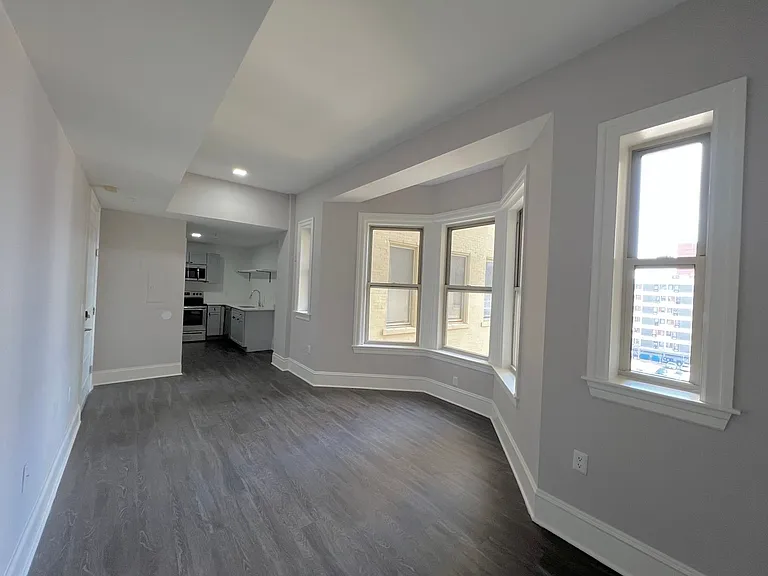 306 W Franklin — Photo 7