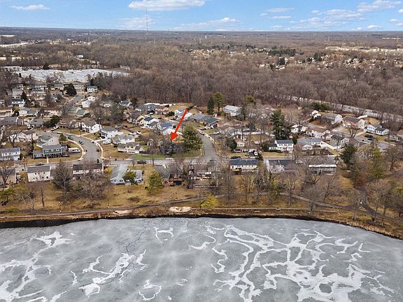 5th image of 38 Colonial Lake Dr