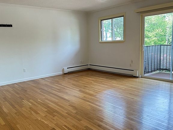 2nd image of 10 Crescent Dr APT 6