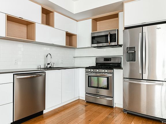 2nd image of 4044 Redwood Ave APT 203