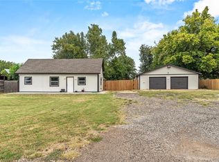 223 E Juniper Ln, Mustang, OK 73064