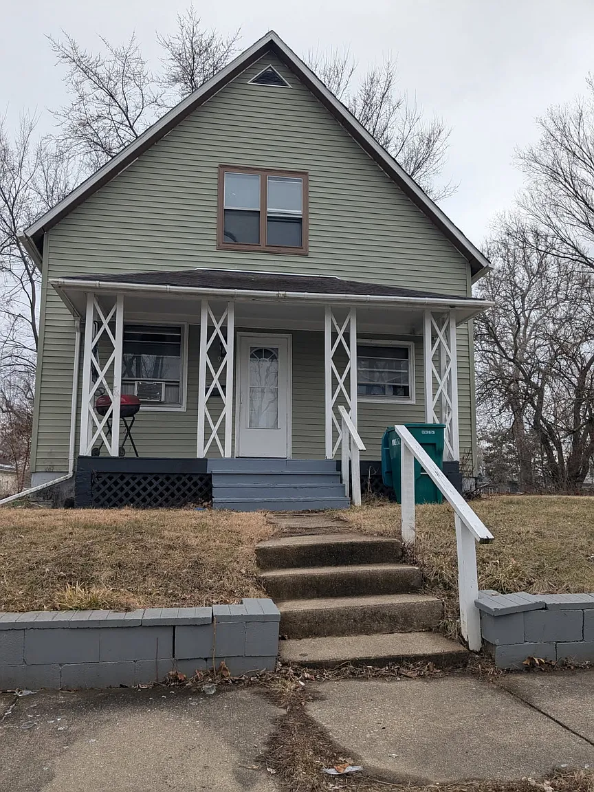 975 W View St photo 1