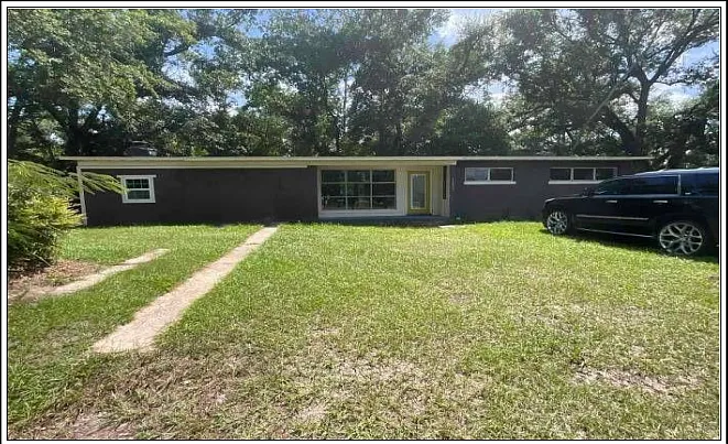1400 Leone Ave — Photo 3