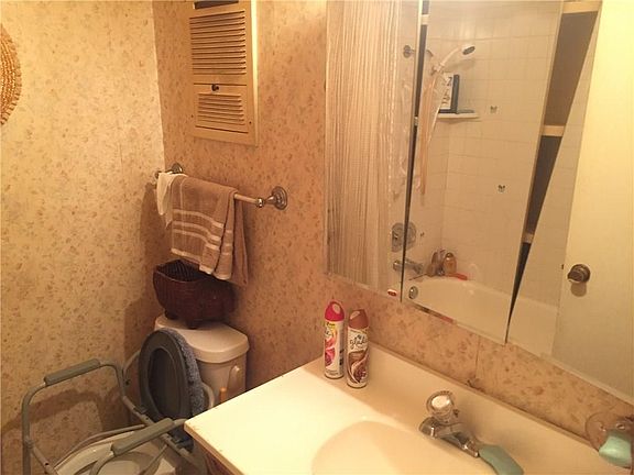 3rd image of 4510 Bucknell Dr