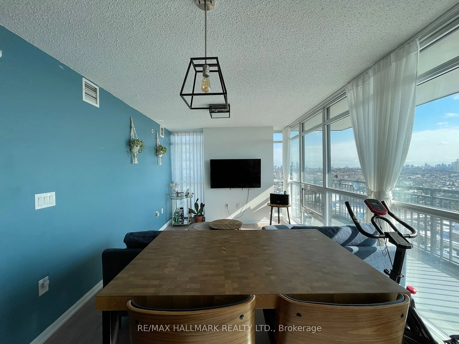 Treviso II Condos — Photo 2