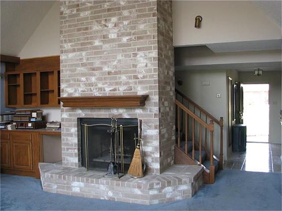 4th image of 33 Westwood Dr W