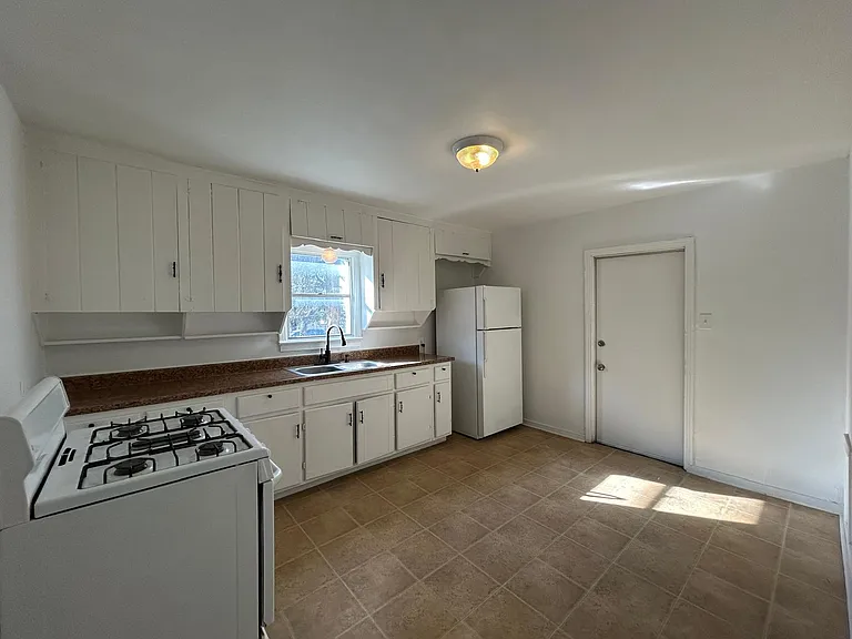 3319 W Clarendon Dr — Photo 4