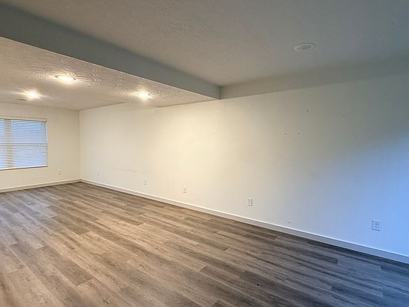 3rd image of 604 Crescent Hill Dr #A
