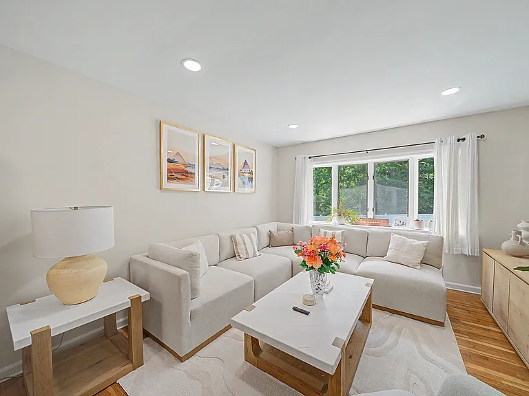 5 Forest Dr — Photo 3