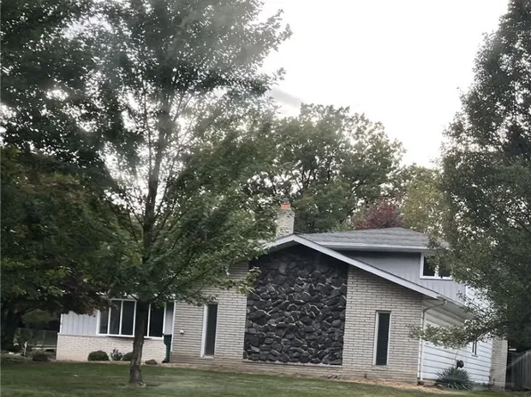 6194 Saint Francis Dr, Seven Hills, OH 44131