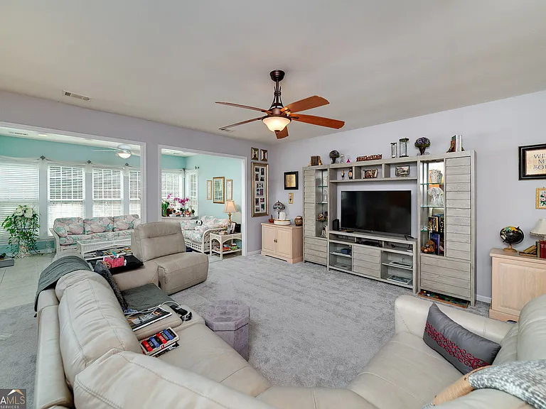230 Begonia Ct — Photo 8