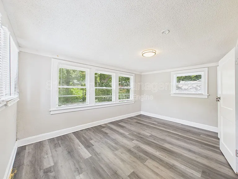 5636 Garfield Ave — Photo 19