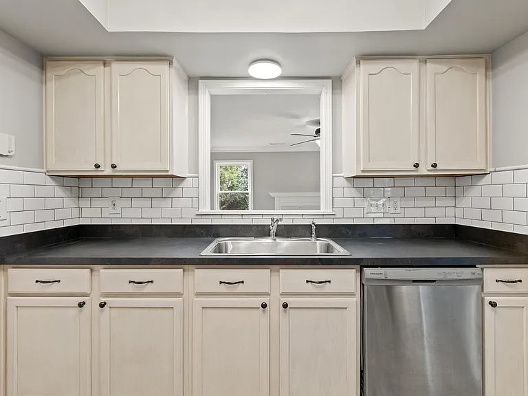 105 Bay Hill Dr — Photo 6