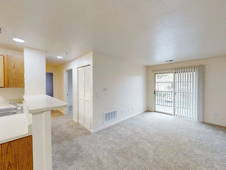 Lyons Gate Apartments — Photo 33