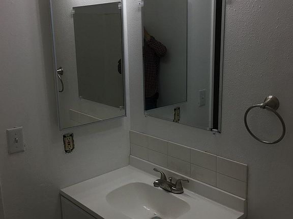 1 full bathroom