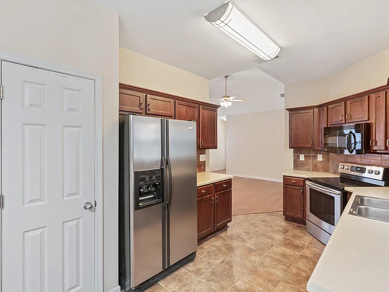 1425 Island Town Dr — Photo 10