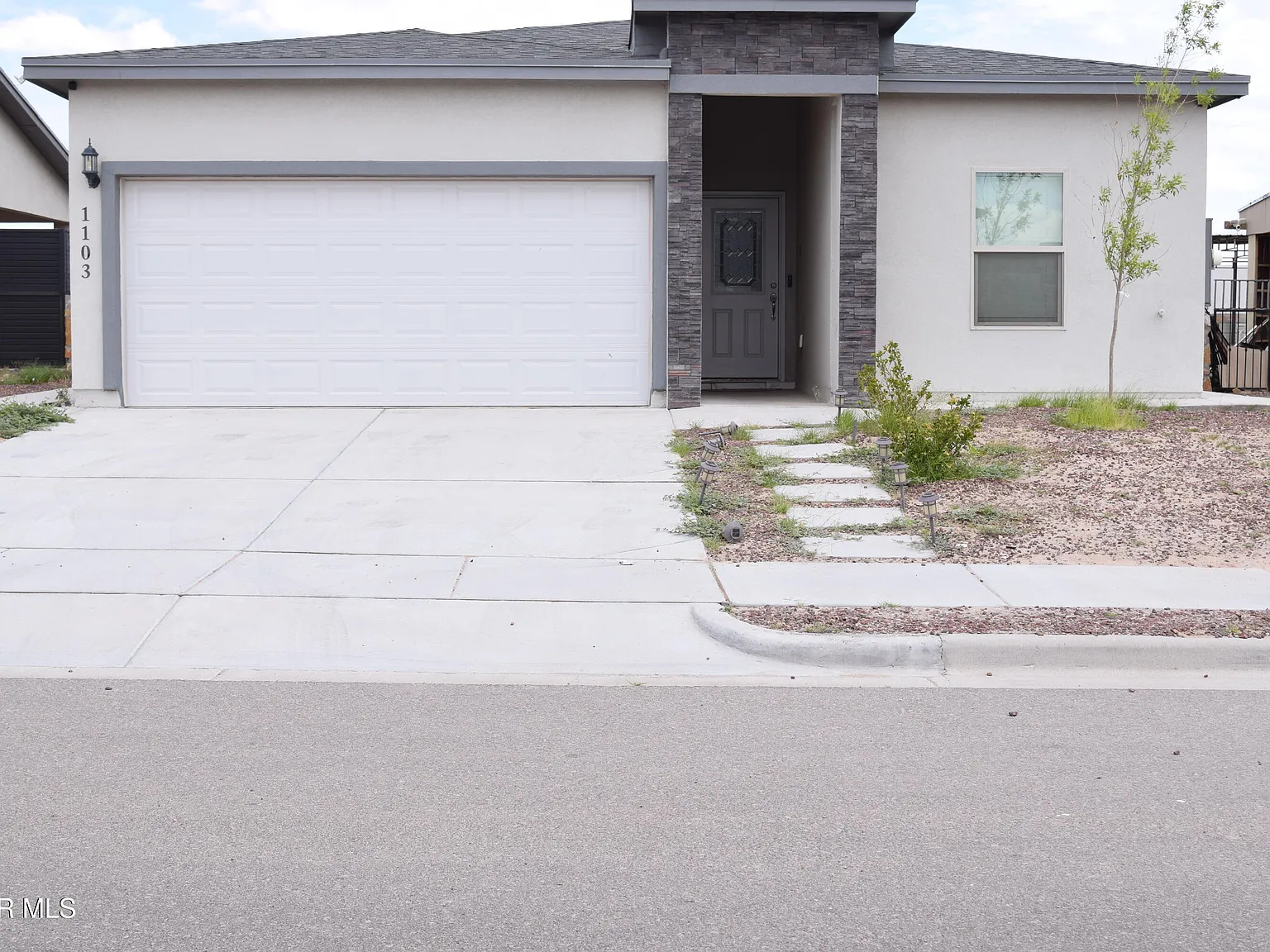 4 bed, 3.0 bath, 1555 sqft, $1,900 — Photo 2