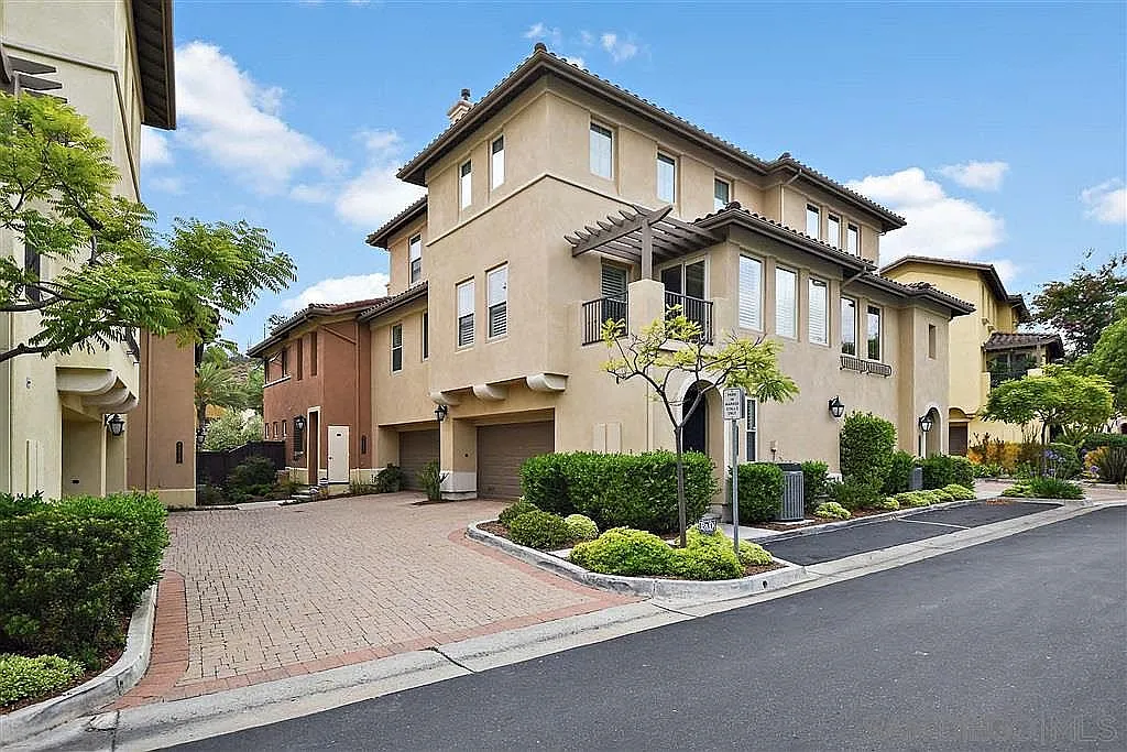 Piantino Cir, San Diego — Photo 4