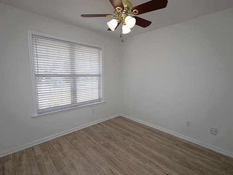 4220 Wilshire Dr — Photo 12